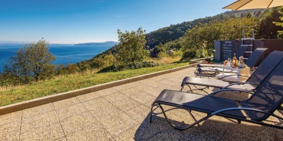 Apartman Sara S Pogledom Na More Lovran Exterior foto