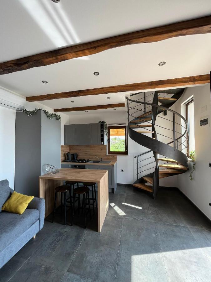 Apartman Sara S Pogledom Na More Lovran Exterior foto